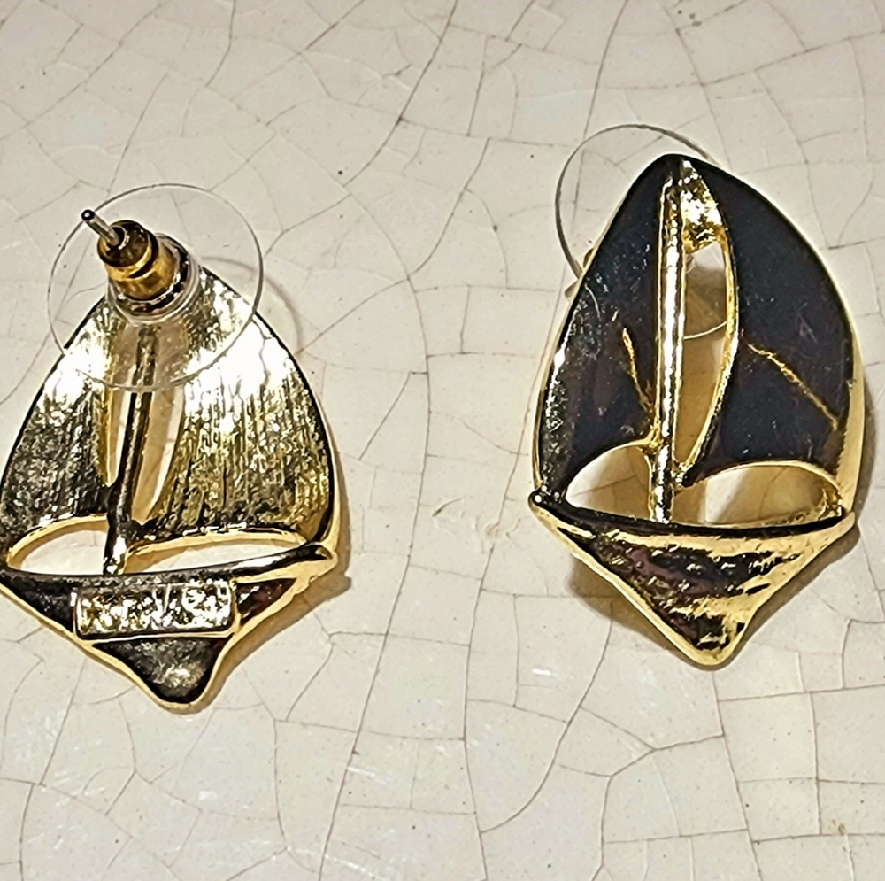 Gold sailboat Nautical Fornash earrings - Picture 3 of 7